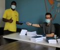 Acadêmico da Unifacvest realiza entrega de livros para turma de Direito